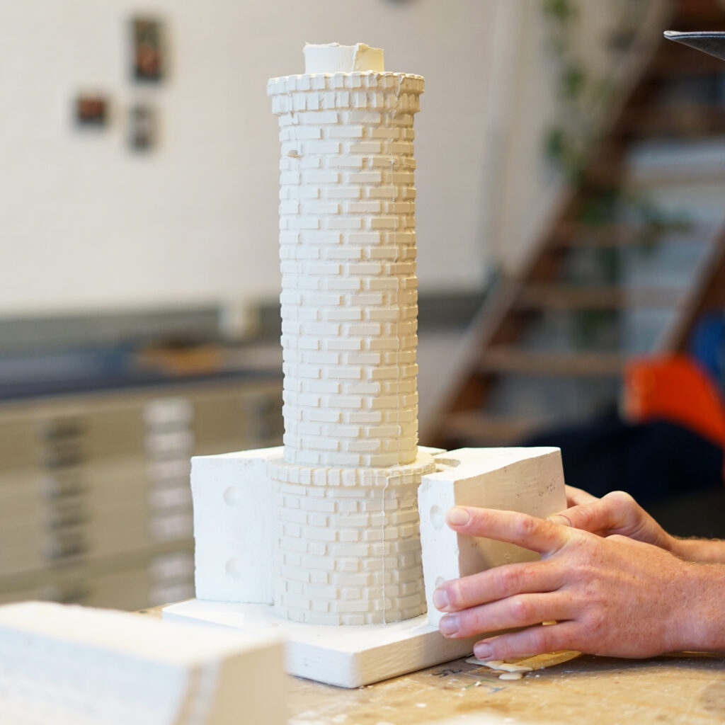 Brickwork-vase-porcelain_job_van_den_berg