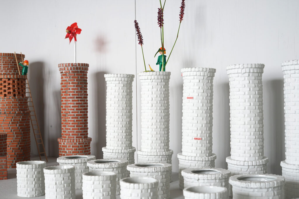 Brickwork-vase-porcelain_Job_van_den_Berg_01